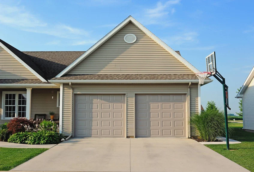 Residential Raised Panel Garage Doors