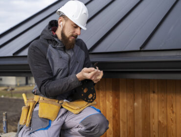 medium-shot-man-working-with-helmet